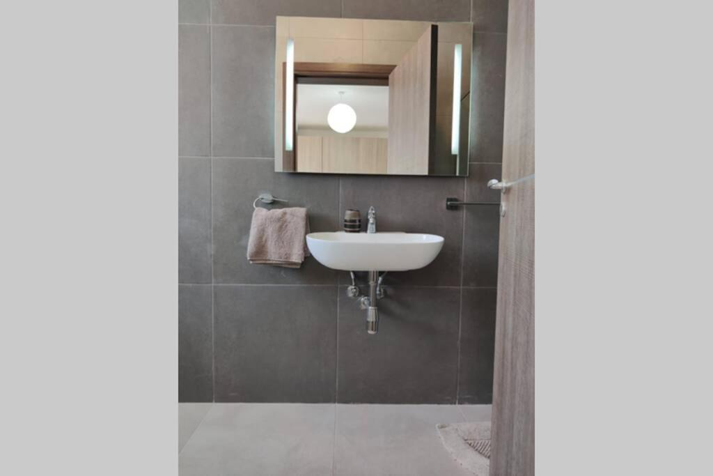Brand New 3 Bedroom Apartment Close To The Sea 그지라 외부 사진