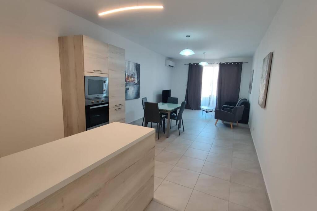 Brand New 3 Bedroom Apartment Close To The Sea 그지라 외부 사진